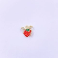 Dettaglio di un ciondolo a fragola in smalto rosso con fiocco dorato e pietre di zircone - Ciondolo Fragola Solo (Senza Catena) Con Fiocco in Strass (L)