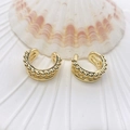 Golden C-shaped cuff earring with textured bead layers on a seashell background - Wave Beaded Style (83) / Gold