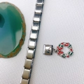 Détail du bracelet modulaire italien avec pendentif couronne de Noël en émail coloré - Style Couronne de Noël (Style 61) / 1 Pièce (Maillon Charm Seul)