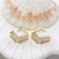 V-shaped gold ear cuffs with trapezoid cubic zirconia set on a white seashell - V-shape Geometric Zirconia Style (92) / Gold