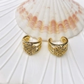Elegant gold-plated clover ear cuffs with white zircons on a natural seashell background - Lucky Four-Leaf Clover Full Rhinestone Style (36 Styles) / Gold