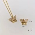 Collar con colgante de mariposa dorada con circonitas y detalles de dimensiones - Estilo Mariposa (B) / Solo Colgante (Sin Cadena)
