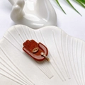Makroansicht des Hamsa-Hand-Anhängers aus rotem Jaspis mit Goldinlay und Zirkonia - Roter Jaspis Palme Anhänger (H-Stil)