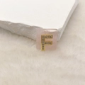 Anhänger aus rosa Quarz mit goldenem Kristallbuchstaben F für elegante Halsketten - Buchstabe F (Nur Anhänger) / 20x18 mm / Rosa