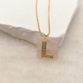 Halskette mit rosa Stein und goldenem Buchstaben L Anhänger mit Kristallbesatz - Buchstabe L (Nur Anhänger) / 20x18 mm / Rosa