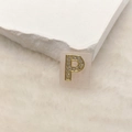 Anhänger mit rosa quadratischem Sockel und goldenem Buchstaben P mit Kristallen - Buchstabe P (Nur Anhänger) / 20x18 mm / Rosa