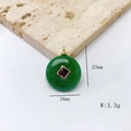 Pendentif rond en pierre naturelle verte avec zircon rouge, vue détaillée de 18mm - Pendentif Uniquement (Sans Chaîne) / Jade Malais