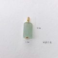Lichtgroene natuurstenen cilindrische hanger met gouden lus, maat 19,5mm bij 7,3mm - Groene Aventurijn Cilindrische Stijl (#1 Dongling)
