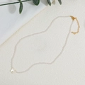 Collana di perline fatta a mano con pendente lettera W bianca e chiusura oro - Stile Opale Sfaccettato (XL-299-1)