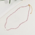 Collana di perle in pietra naturale rosa con ciondolo a lettera N in conchiglia - Stile Rodocrosite (XL-299-6)