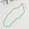 Collana di perle di cristallo verdi con un pendente circolare in conchiglia bianca - Stile Verde (XL-299-8)