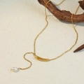 Collar en Y minimalista acabado dorado con deslizador curvo y perla de agua dulce blanca - Collar Colgante Perla de Agua Dulce en Y (XL-881J)