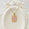 Goldene Halskette mit quadratischem Z-Anhänger und rosa Muschel-Inlay für Damen - Buchstabe Z / Rosa
