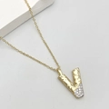 Fashionable gold-plated V-letter pendant necklace with hammered finish and pavé zircon stones - Letter V