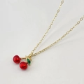 Collier doré pastoral avec pendentif double cerise rouge et petite feuille verte - Design Cerise (Type A)