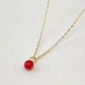 Collier pastoral doré avec un pendentif sphérique rouge brillant pour femme - Style Baie Rouge (B)