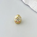 Ciondolo cupcake dorato con puntini smaltati colorati e fiocco rosa per gioielli fai da te - Stile J Cupcake