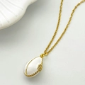 Collier chaîne dorée avec pendentif goutte en émail blanc et détails en zircone cubique - Blanc Perle (Style B)