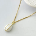Élégant collier en chaîne dorée avec un pendentif œuf en émail blanc aux détails géométriques - Blanc Ivoire (Style F)