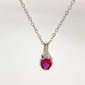 Ciondolo a cuore in gemma sfaccettata rosso rubino con montatura in argento organico - Stile Pietra Rossa Martellata Argento (h)