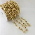 Detailansicht der goldenen Metallkette auf Spule für Schmuckherstellung und Zubehör - Geometrischer Rahmen (Stil H)