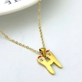 Collana natalizia dorata con ciondolo lettera H e simpatico motivo di Babbo Natale - Lettera H