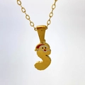 Collana dorata con ciondolo lettera S e cappello di Babbo Natale per stile natalizio - Lettera S