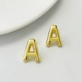 Polierter goldener Ohrstecker Buchstabe A in minimalistischem 3D-Metalldesign - Gold A