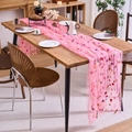 Rosafarbener Netz-Tischläufer mit bunter Blumenstickerei auf einem Holzesstisch - 75-180 / Rosé Basis