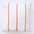 Housse de coussin carrée blanche avec broderies verticales orange au motif de chaîne - 30cm x 50cm / Orange