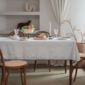 Nappe jacquard blanc crème élégante avec bordure de pompons marron foncé pour table - 110x170cm / Jacquard Café