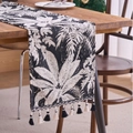 Runner da tavolo moderno con stampe di foglie tropicali bianche e nere con nappe - Foglia Island Nero Con Nappine