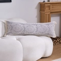 Cuscino lombare boho grigio e bianco con motivi geometrici e nappe su un divano bianco - 33-90 (Solo Fodera) / Cuscino Lungo Disco Grigio Centro (4568)
