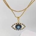 Detalle del colgante de ojo turco con circones azules en collar de doble cadena de oro - Estilo Concéntrico Clásico (Estilo A)