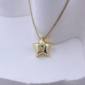 Sternförmige goldene Halskette mit diamantbesetztem V-Anhänger und Boxkette - Gold V