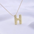 Minimalistische Goldkette mit einem Buchstaben H Anhänger und strukturierter Oberfläche - Gold H