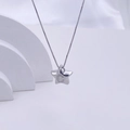 Silberne Sternenkette mit funkelndem Kristall-Buchstaben C an einer Box-Halskette - Silber C