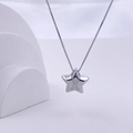 Eleganter silberner Stern-Anhänger mit Zirkonia-Inlay an einer feinen Box-Kette - Silber X