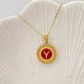 Collana dorata con pendente rotondo rosso con lettera Y e motivo radiale - Lettera Y / Rosso