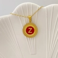 Collana dorata con pendente rotondo in smalto rosso e la lettera Z incisa sopra - Lettera Z / Rosso