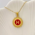 Collana dorata con pendente tondo in smalto rosso e lettera H dorata stile raffinato - Lettera H / Rosso
