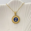 Collana dorata con pendente rotondo in smalto blu e lettera Z centrale in rilievo - Lettera Z / Blu