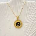 Collana con catena dorata e ciondolo rotondo nero, lettera Z e bordo con trama intrecciata - Lettera Z / Nero