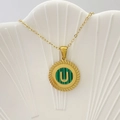 Collana con ciondolo tondo dorato con trama malachite verde e design lettera U - Lettera U / Verde