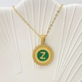 Collana dorata con ciondolo tondo in malachite verde, bordo a spirale e la lettera Z - Lettera Z / Verde