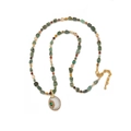 Collana bohémien con perle di turchese e ciondolo dorato vintage con strass bianchi lucidi - Stile Perla Barocca Artificiale (XL-1226DY01) / 63.5cm