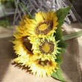 Variante de jarrón de cerámica nórdica con un ramo de girasoles amarillos artificiales - Ramo de Girasoles Artificiales / D50-22101-Amarillo