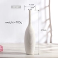 Moderne weiße Keramikvase mit langem Hals und horizontaler Textur für Wohnkultur - Weiße gerippte Langhals-Kunstvase (HP009)