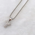Silver-tone necklace featuring a zircon-studded letter Y pendant on white faux fur - Silver Y