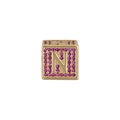 Ciondolo a cubo dorato con zirconi viola e lettera N in rilievo per collana - Lettera N